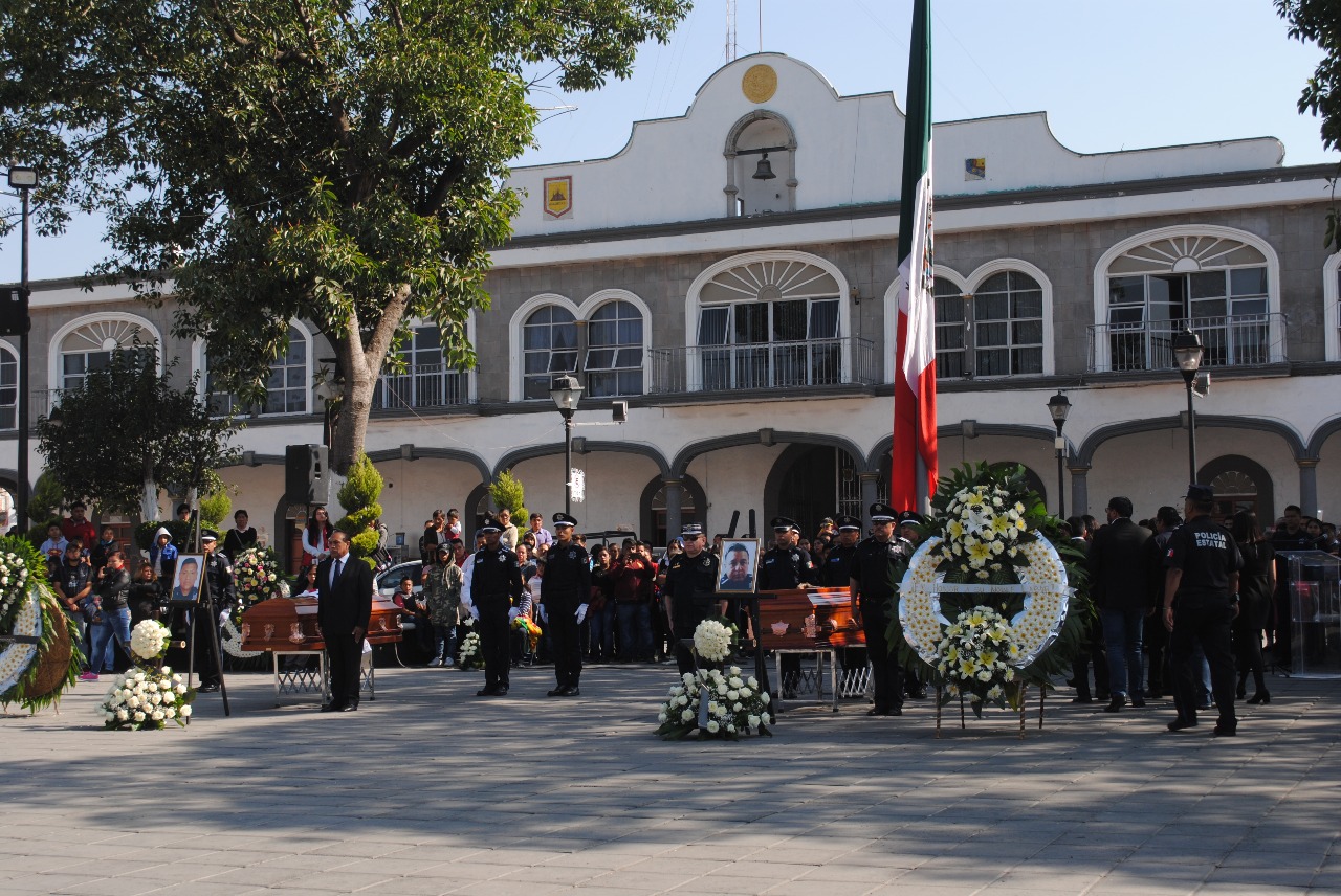 Zacatelco da el último adiós a sus heroicos elementos policiales